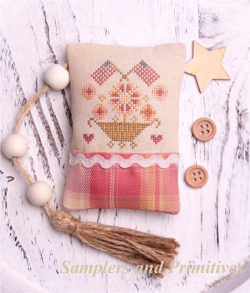 Tiny Patriotic Basket | Samplers and Primitives