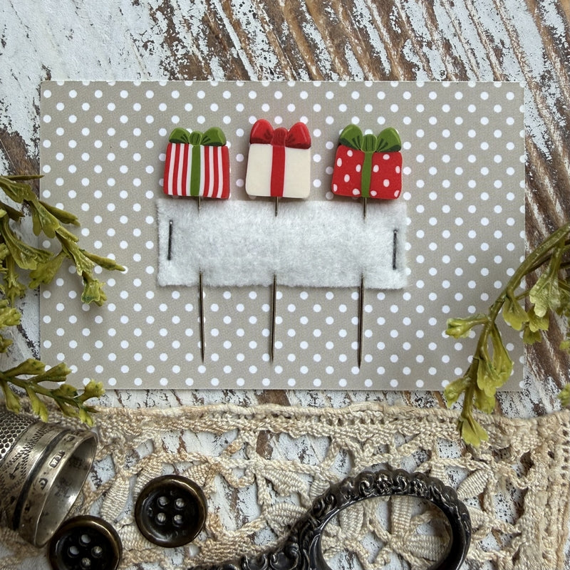 Christmas Gifts pin set | puntinipuntini