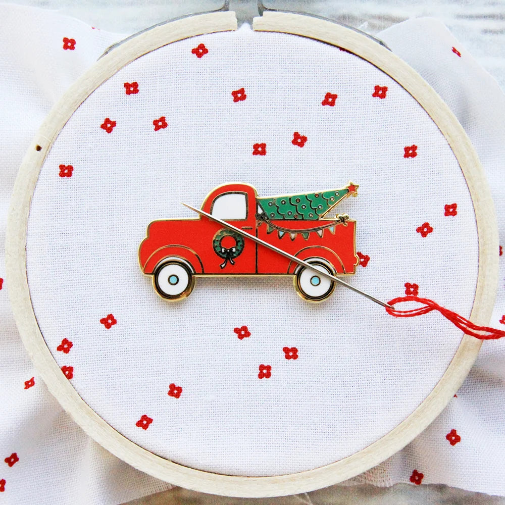 Christmas Truck Magnetic Needle Minder | Flamingo Toes