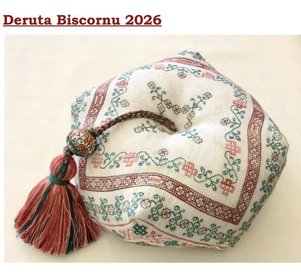 Deruta Biscornu Chart w/ Fuseruola Bead | Guilia Punti Antichi