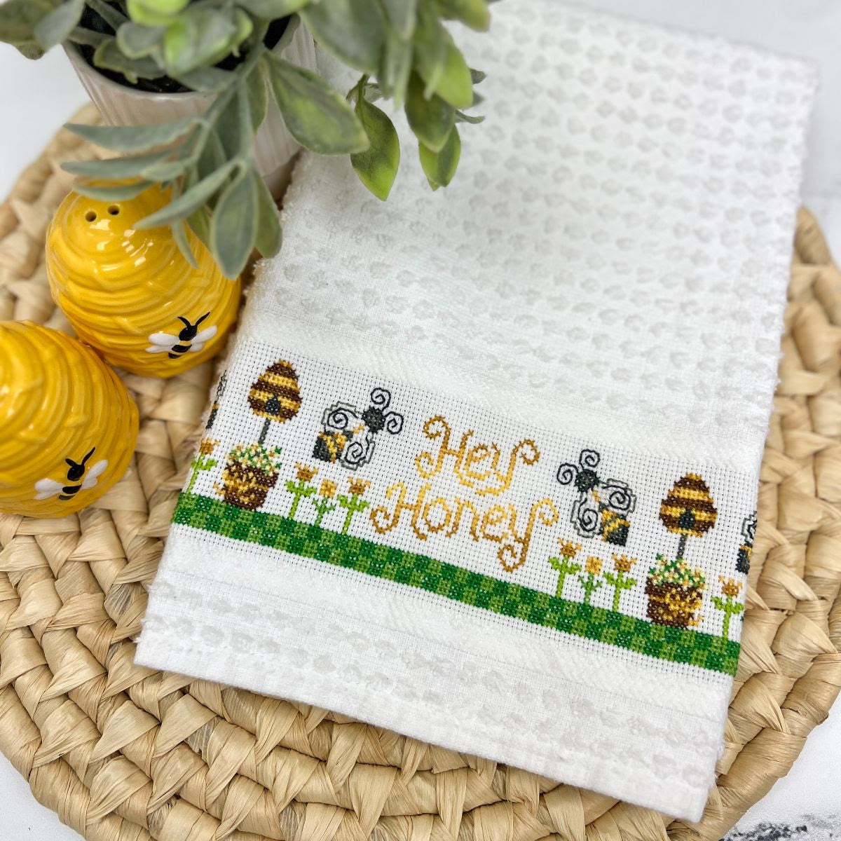 Honey Bee Towel | Dirty Annie's Southern Style