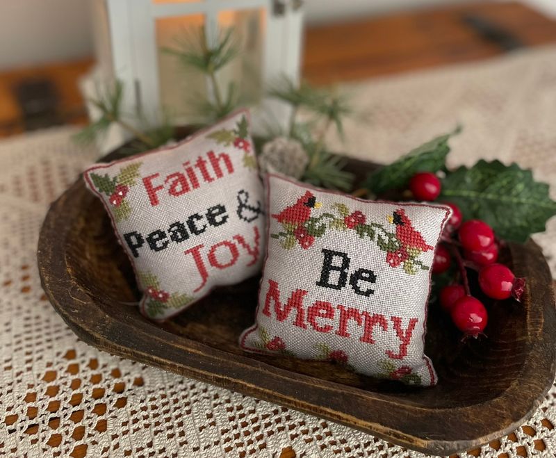 Merry & Faith pillows | Mani di Donna