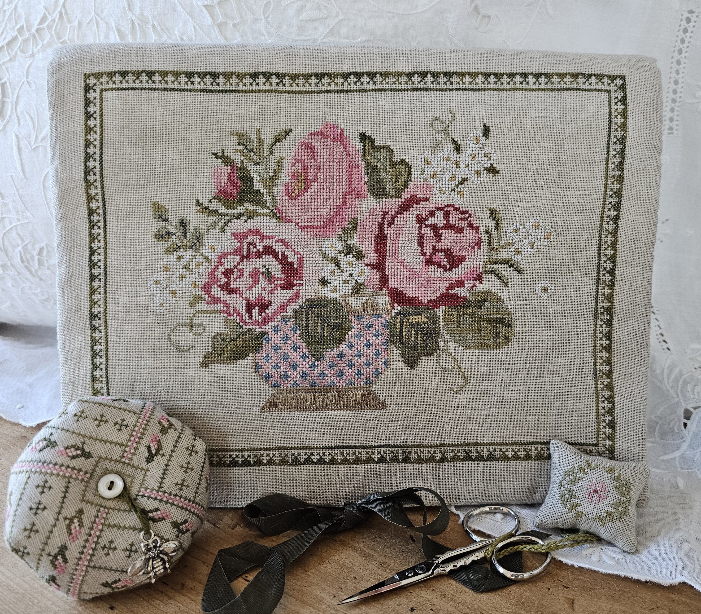 Peony Pocket and Accessories (2 Charts) | Samplers Notforgotten