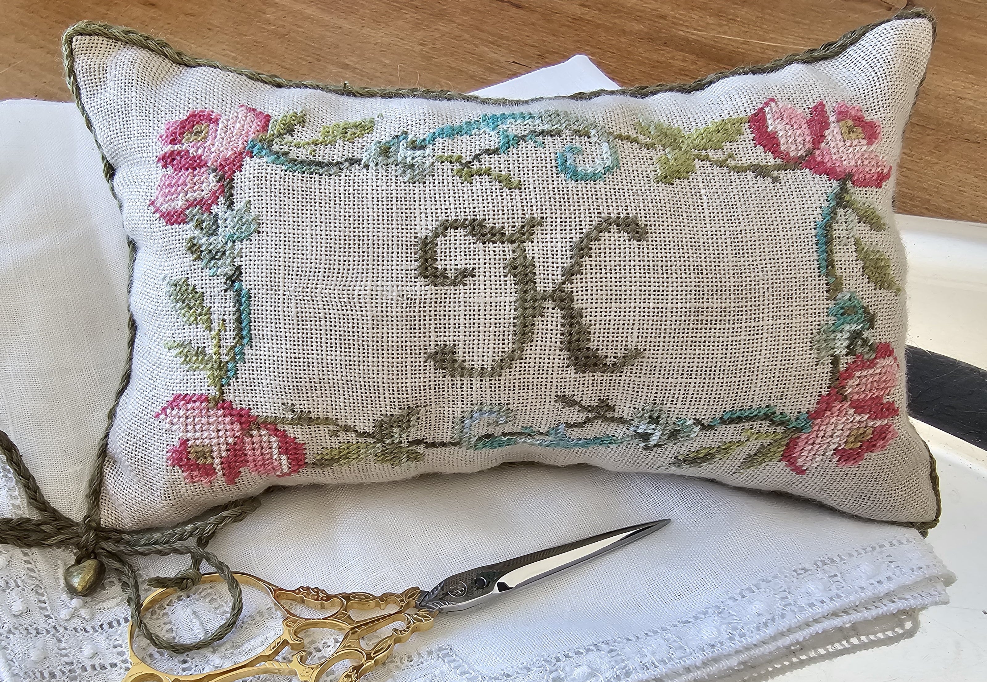 Roses and Scrolls Kit  | Samplers Notforgotten