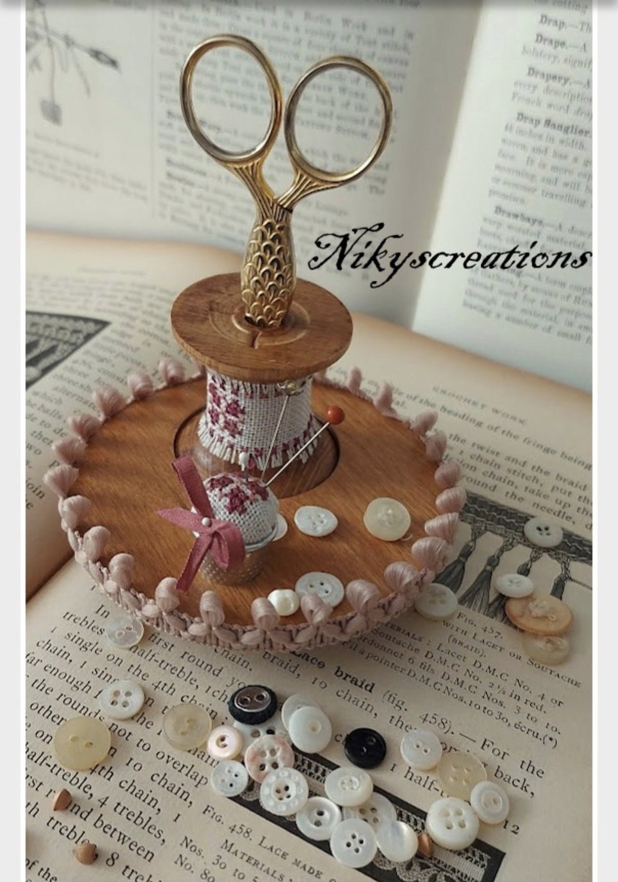 Wooden thimble scissors - case | Nikyscreations
