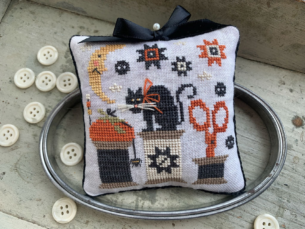 Halloween Spools Pinkeep | Stitches by Ethel