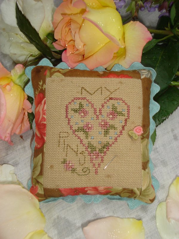 My Pins Pincushion kit (#926) | Shepherd's Bush