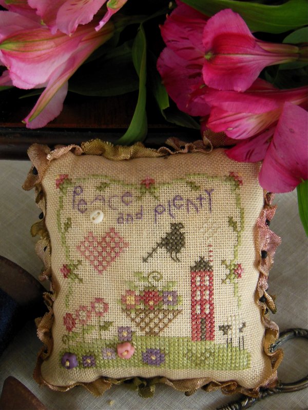 Peace & Plenty Pincushion kit (#922) | Shepherd's Bush