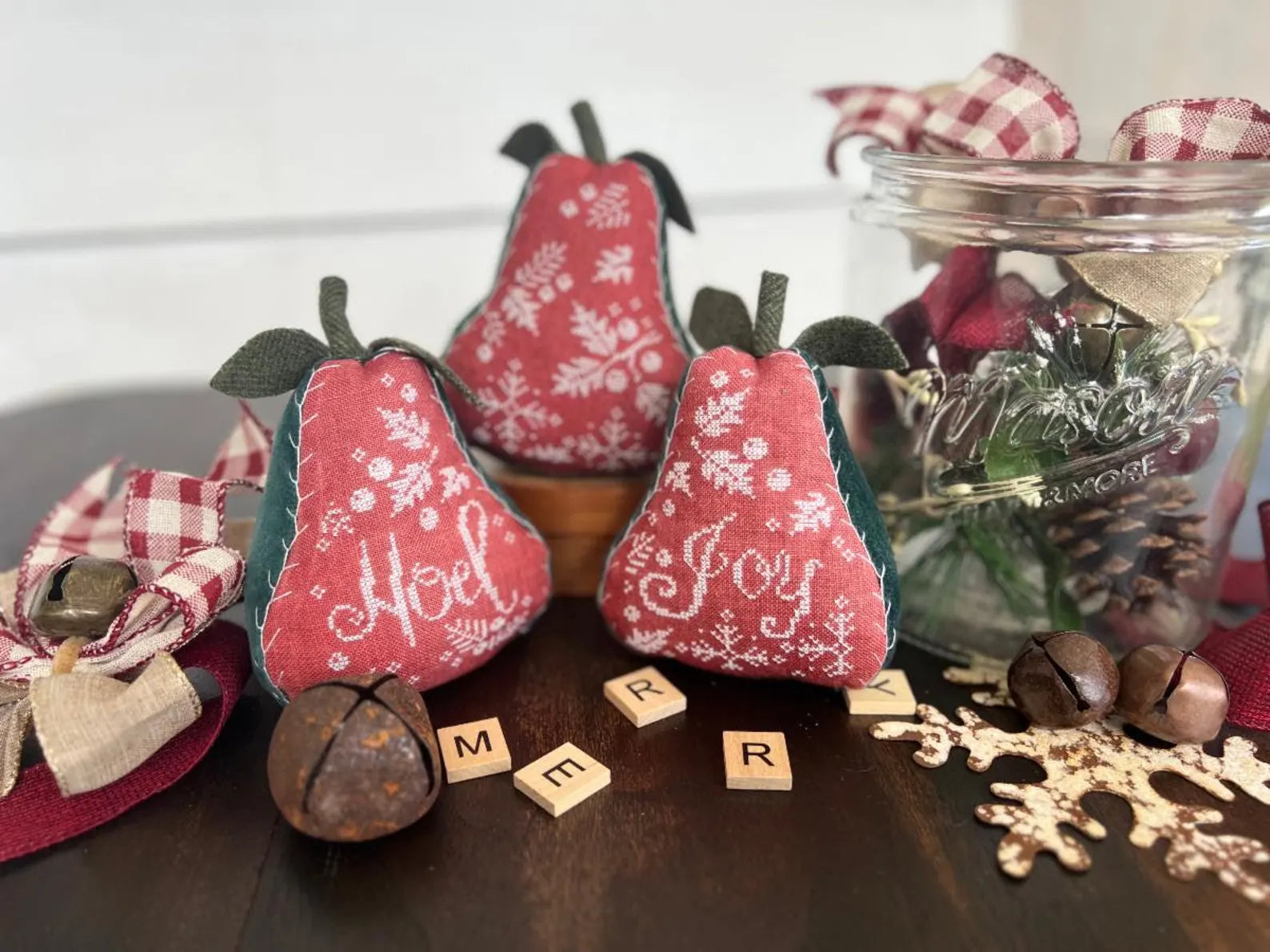 Christmas Pears | Annie Beez Folk Art