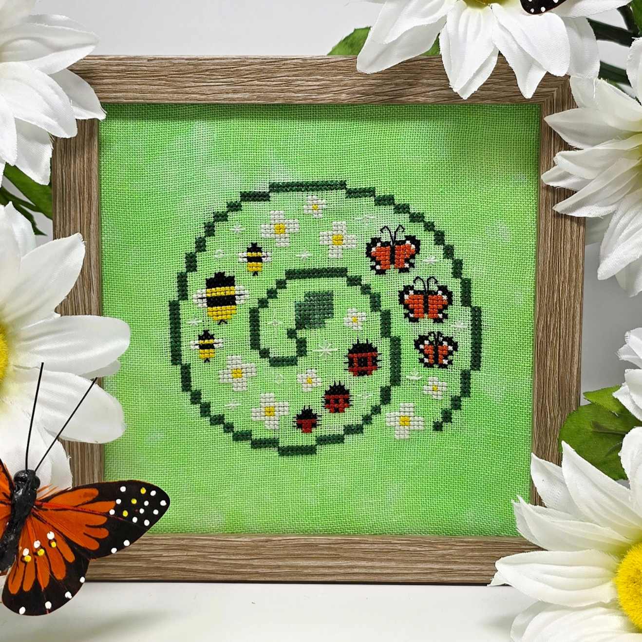 Bugs and a Bee on a Vine | Yahnina Designs